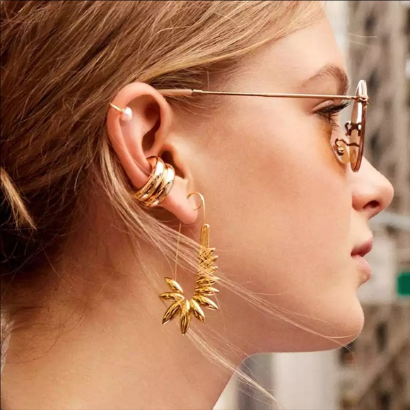 🧷FP Gold Safety Pin Gold Earrings🧷 - Picture 2 of 4